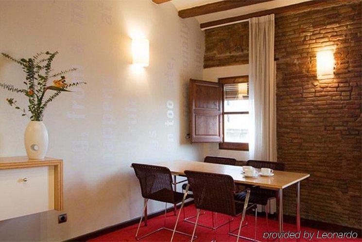 Apartamentos La Casa De Les Lletres バルセロナ レストラン 写真